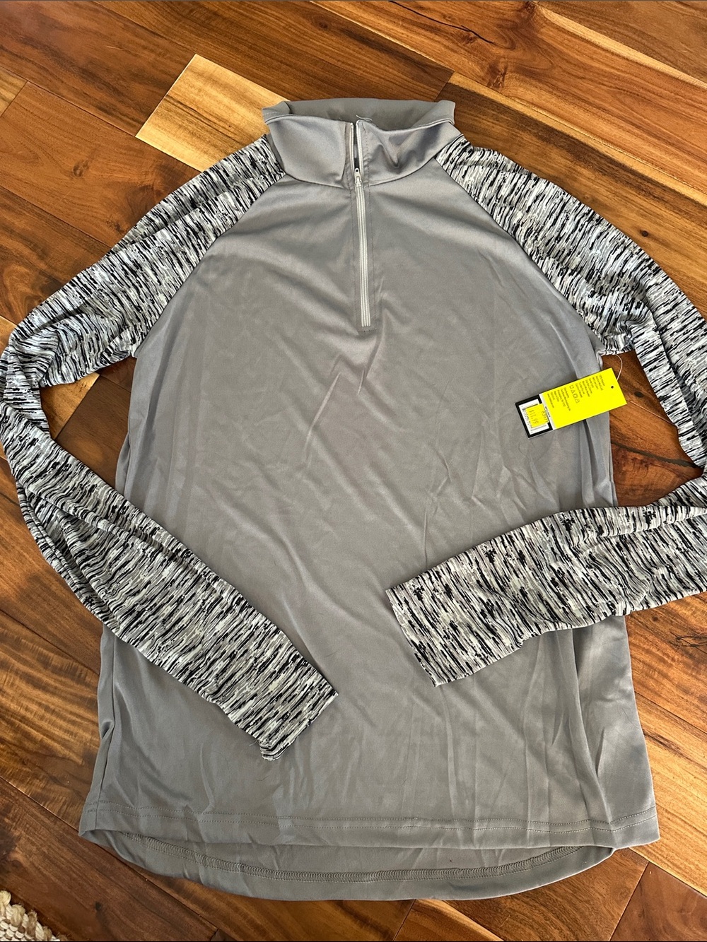 Gray Long-Sleeve Quarter-Zip Performance Top - Women